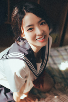 丰满双乳秘书被老板狂揉捏